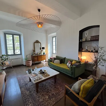 Au Charme De L'ancien Apartment